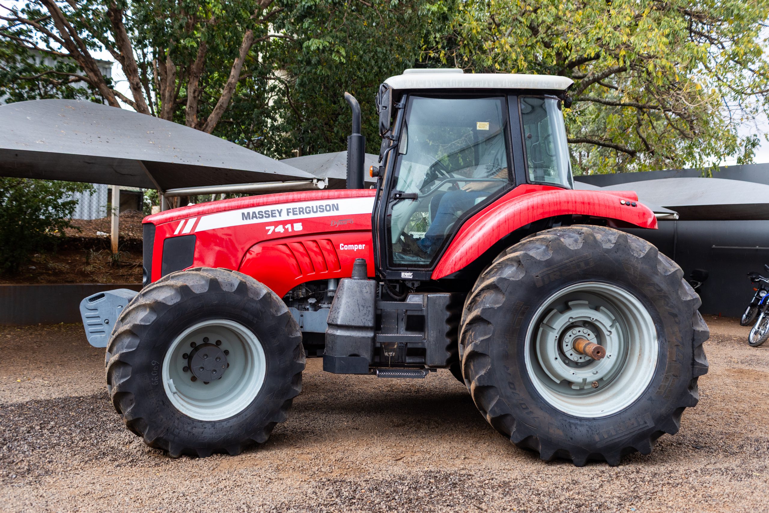 Trator Massey Fergurson MF 7415 DYNA - Imagem 2