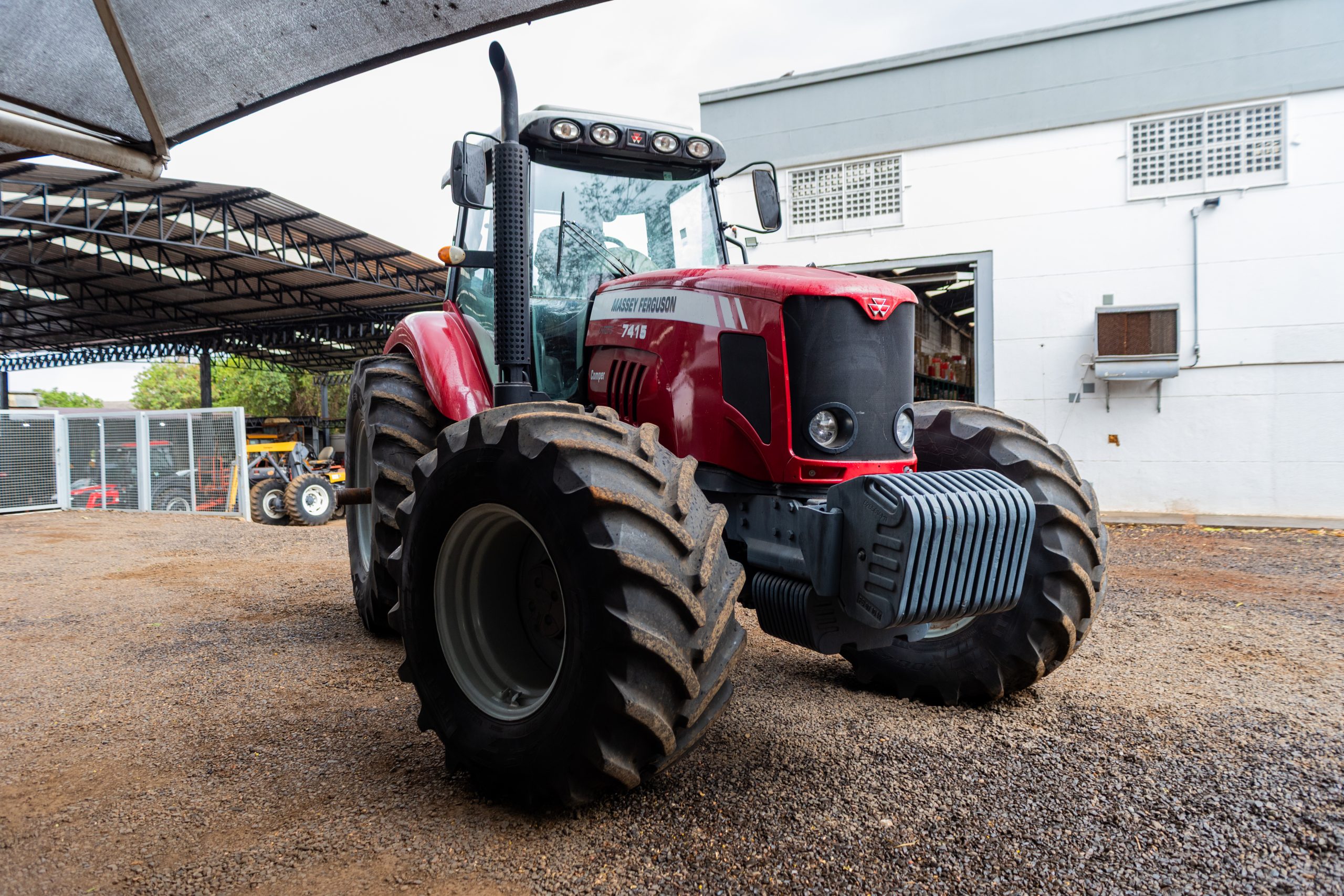 Trator Massey Fergurson MF 7415 DYNA - Imagem 3