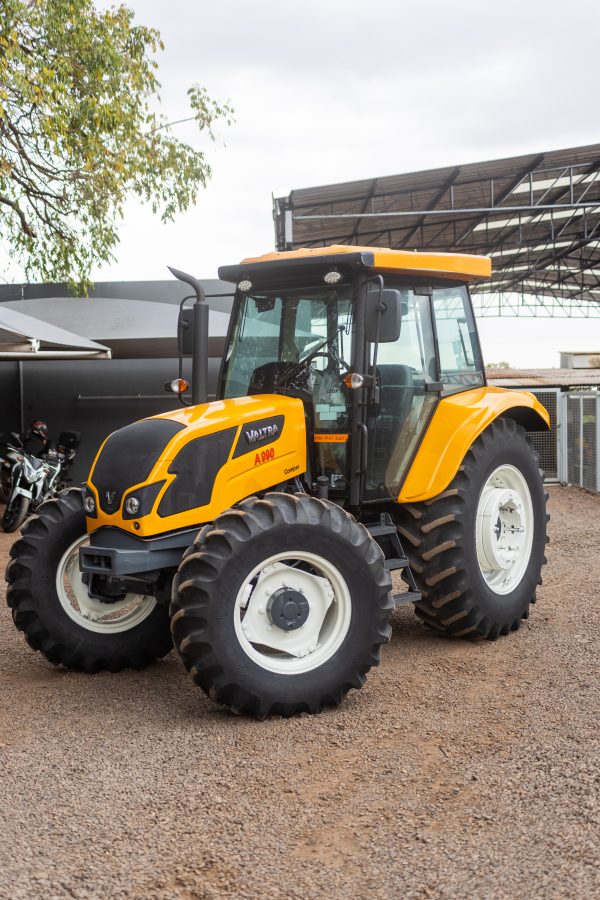 Trator Valtra 990 - Imagem 3