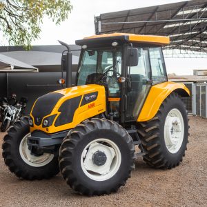 Trator Valtra 990