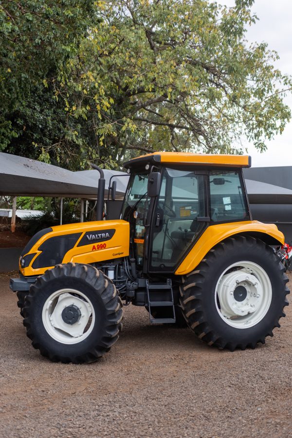 Trator Valtra 990 - Imagem 4