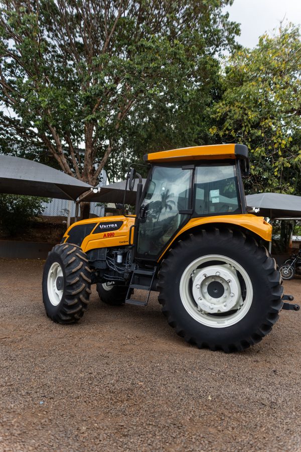 Trator Valtra 990 - Imagem 5
