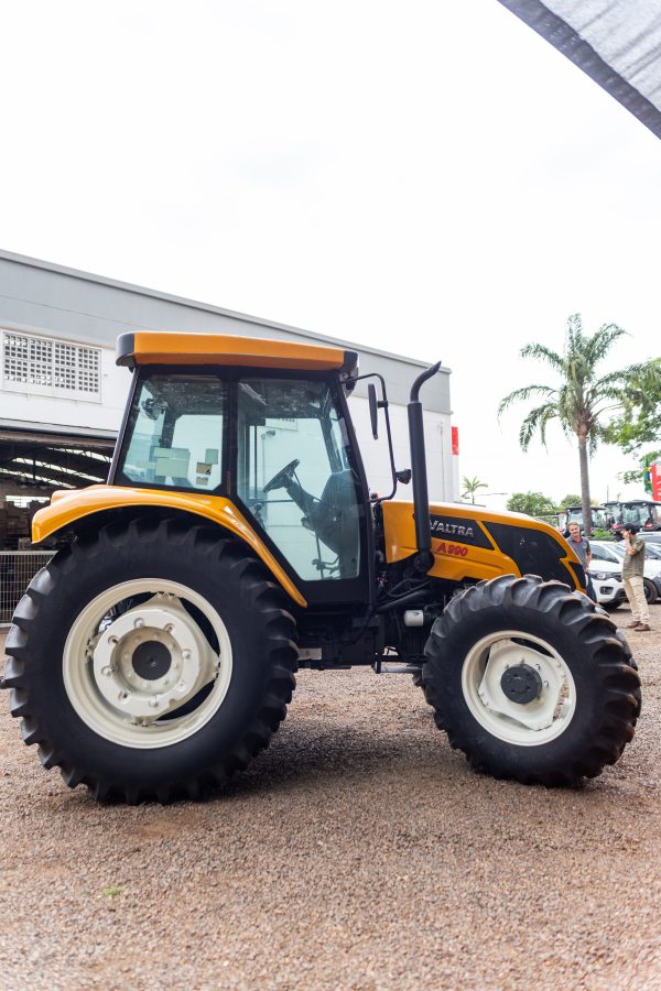 Trator Valtra 990 - Imagem 7