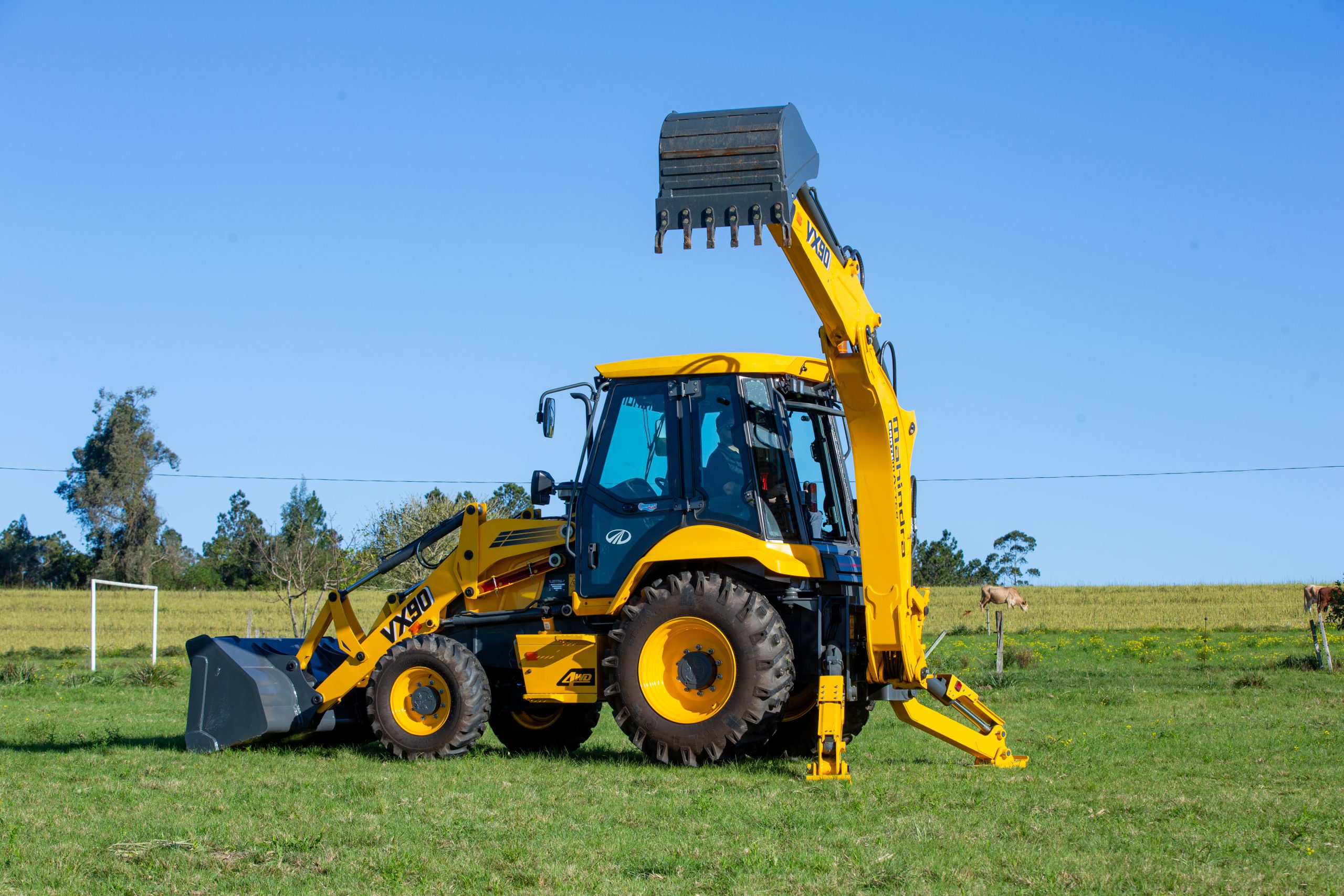 Retroescavadeira Mahindra VX90 - Imagem 4
