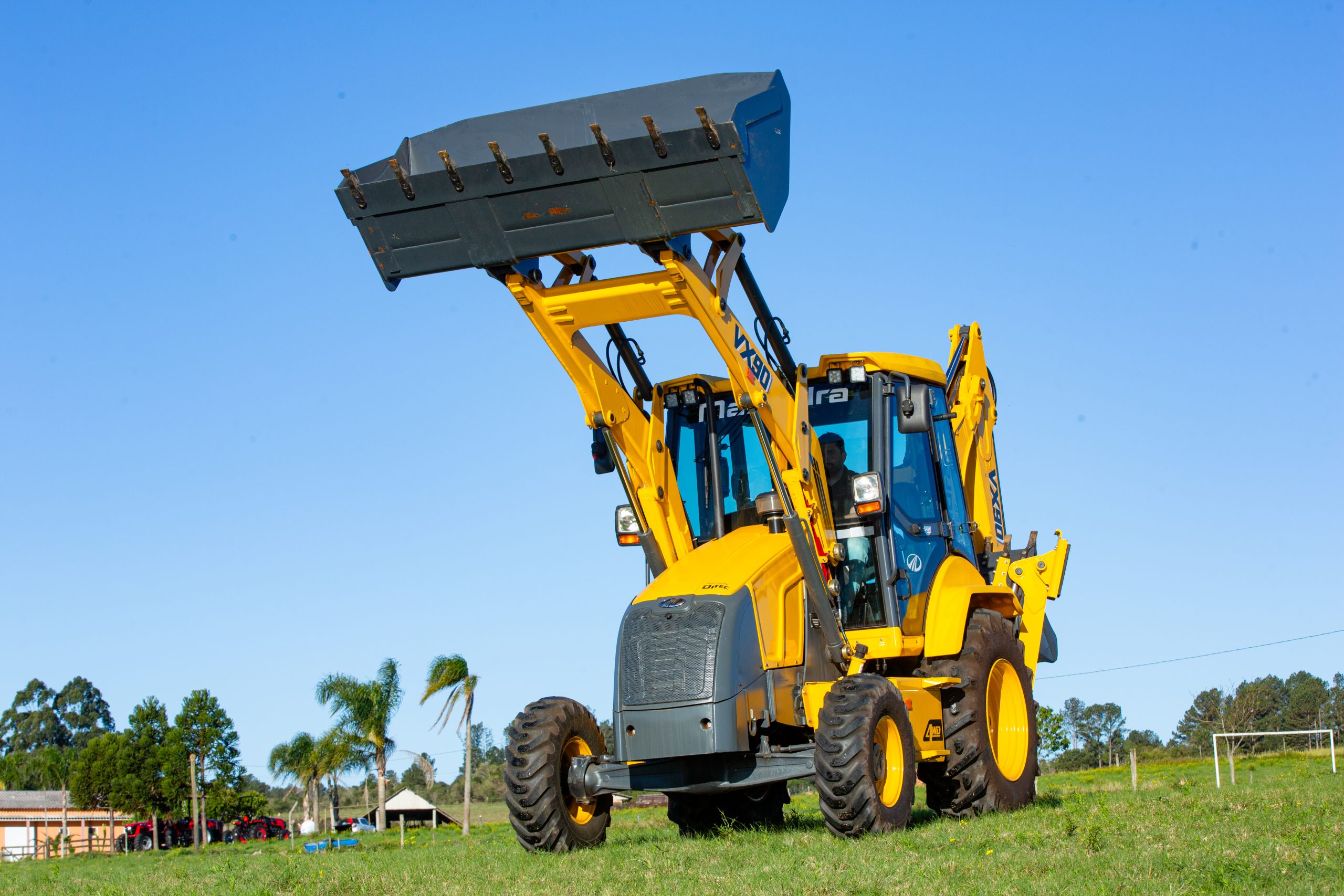 Retroescavadeira Mahindra VX90 - Imagem 3